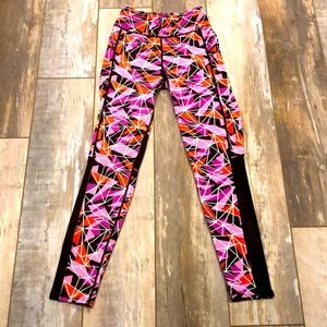 Athletic/leisure leggings in multicolored pattern